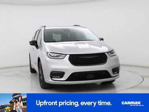Silver 2024 Chrysler Pacifica Touring L