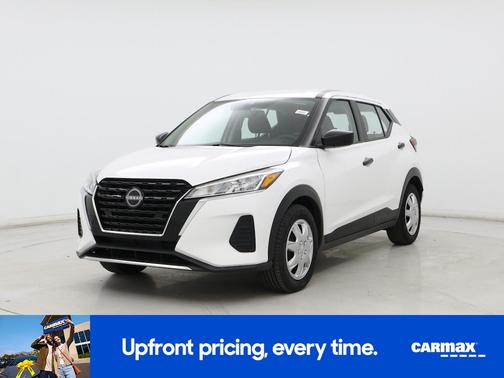 White 2022 Nissan Kicks S