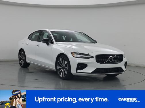 2022 Volvo S60 B5 Momentum