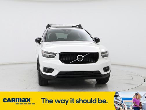 2022 Volvo XC40 T5 R-Design