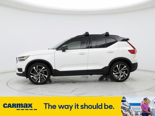2022 Volvo XC40 T5 R-Design
