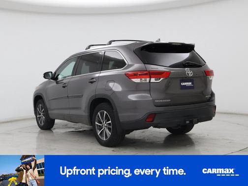 Gray 2018 Toyota Highlander XLE