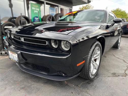 2016 Dodge Challenger SXT