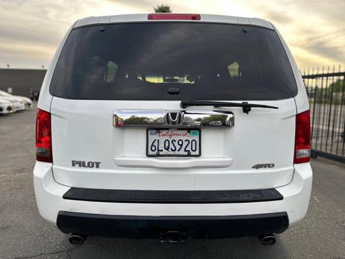 Off White 2010 Honda Pilot EX