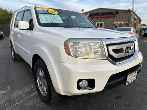 Off White 2010 Honda Pilot EX