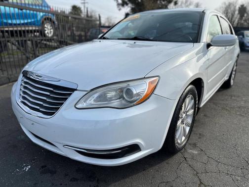 2013 Chrysler 200 Touring