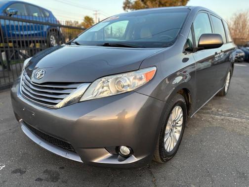 2017 Toyota Sienna XLE Premium