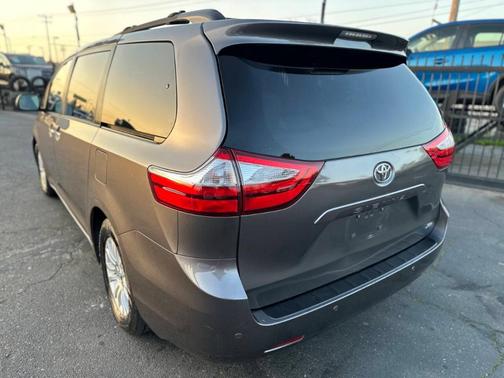 2017 Toyota Sienna XLE Premium