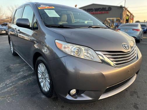2017 Toyota Sienna XLE Premium
