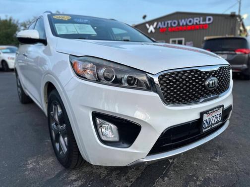 Off White 2017 Kia Sorento SX