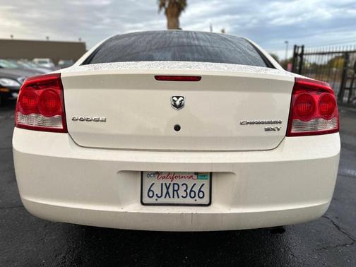 White 2010 Dodge Charger SXT