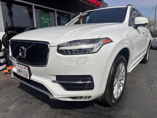2017 Volvo XC90 T5 Momentum