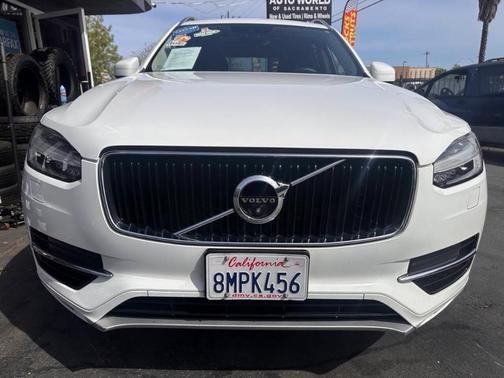 2017 Volvo XC90 T5 Momentum