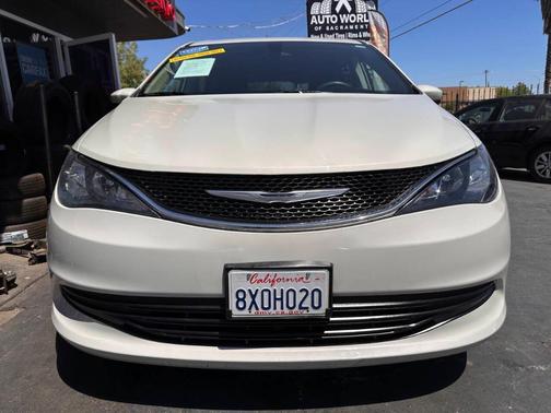 2017 Chrysler Pacifica Touring