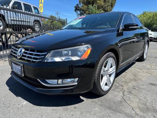 Black 2013 Volkswagen Passat 2.0 TDI SEL Premium