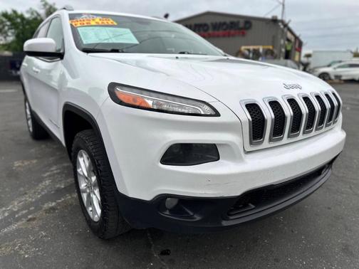 White 2017 Jeep Cherokee Latitude