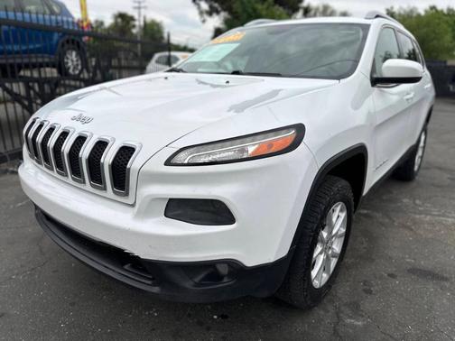 White 2017 Jeep Cherokee Latitude
