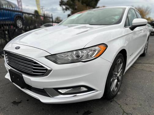 2017 Ford Fusion Hybrid SE