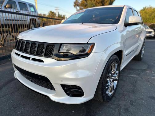 Off White 2018 Jeep Grand Cherokee SRT