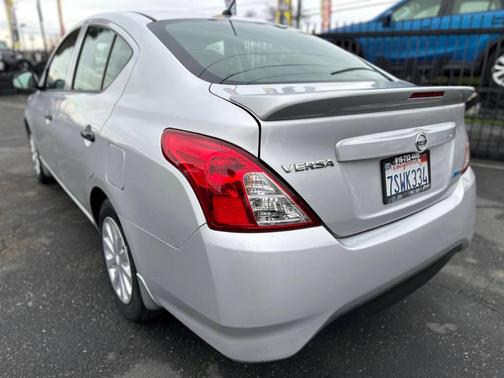 2016 Nissan Versa 1.6 S+