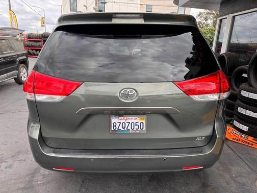 2013 Toyota Sienna XLE Auto Access Seat