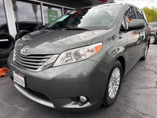 2013 Toyota Sienna XLE Auto Access Seat