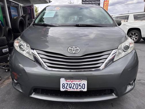 2013 Toyota Sienna XLE Auto Access Seat