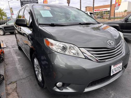 2013 Toyota Sienna XLE Auto Access Seat