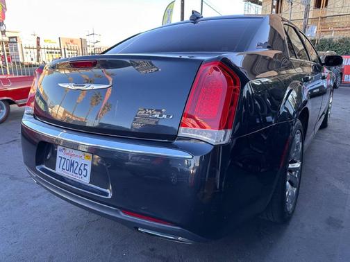 2017 Chrysler 300 Limited