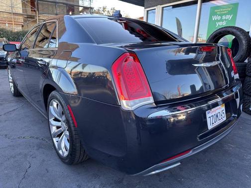 2017 Chrysler 300 Limited