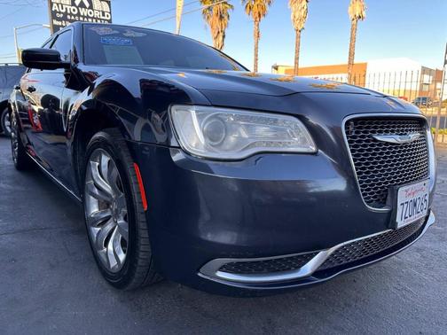 2017 Chrysler 300 Limited