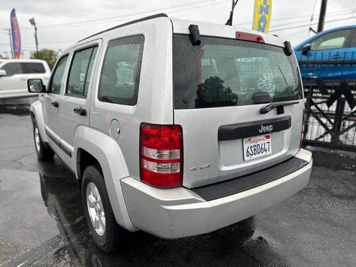 Silver 2012 Jeep Liberty Sport