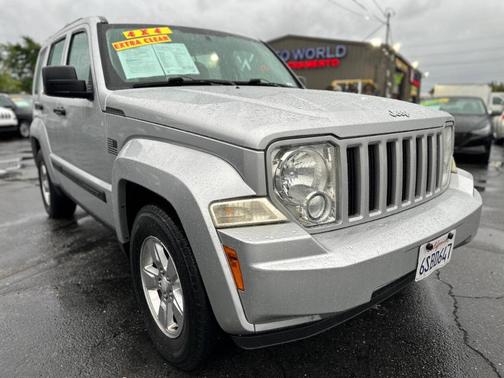 Silver 2012 Jeep Liberty Sport