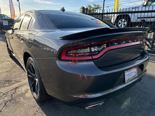 Gray 2017 Dodge Charger SXT