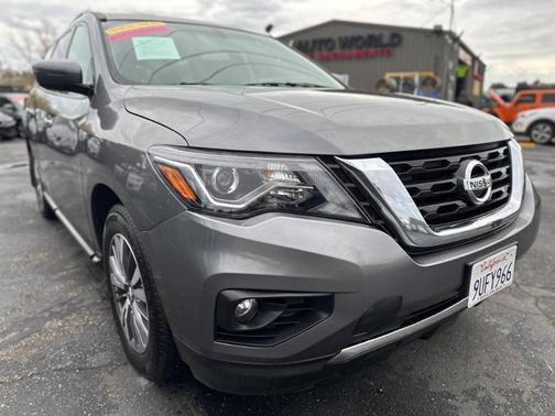 2020 Nissan Pathfinder SV