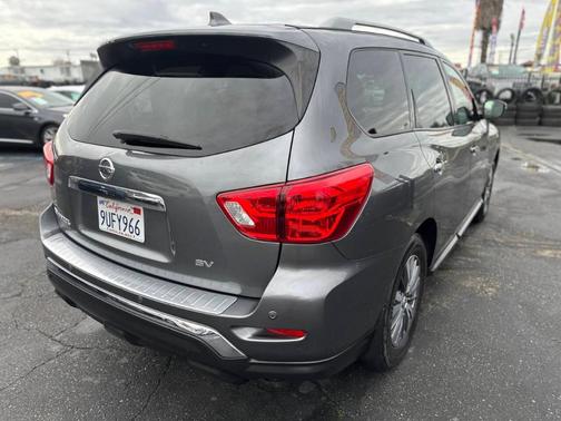 2020 Nissan Pathfinder SV