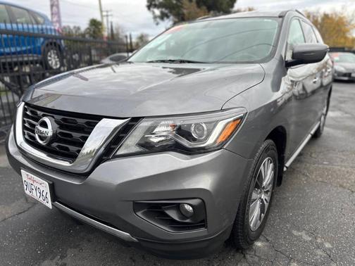 2020 Nissan Pathfinder SV