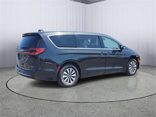 2024 Chrysler Pacifica Hybrid Select