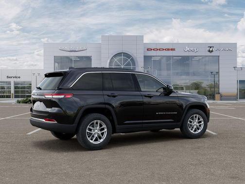 Diamond Black Crystal Pearlcoat 2026 Jeep Grand Cherokee Altitude