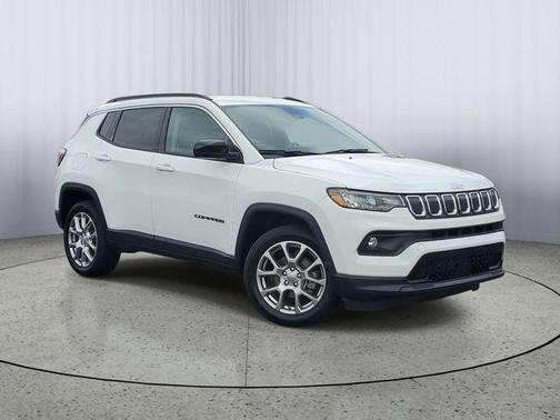 Bright White Clearcoat 2022 Jeep Compass Latitude Lux