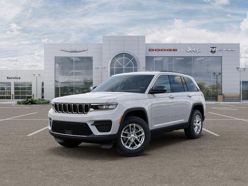 Bright White Clearcoat 2026 Jeep Grand Cherokee Laredo