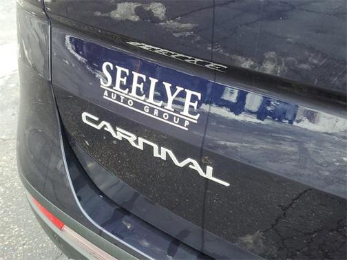 2024 Kia Carnival LX