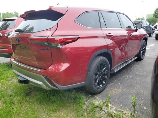 2022 Toyota Highlander Hybrid Platinum