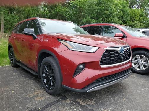 2022 Toyota Highlander Hybrid Platinum