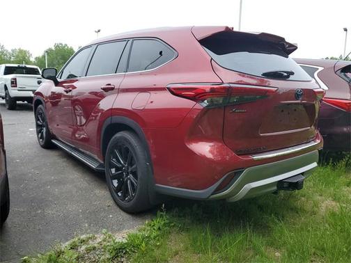 2022 Toyota Highlander Hybrid Platinum