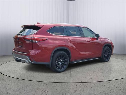 2022 Toyota Highlander Hybrid Platinum