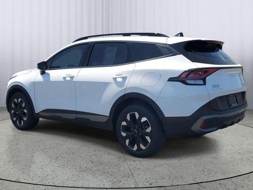 Glacial White Pearl 2024 Kia Sportage X-Line