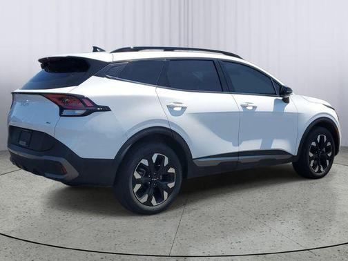 Glacial White Pearl 2024 Kia Sportage X-Line