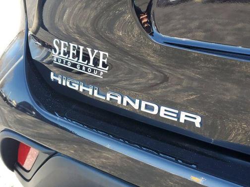 Opulent Amber 2020 Toyota Highlander XLE