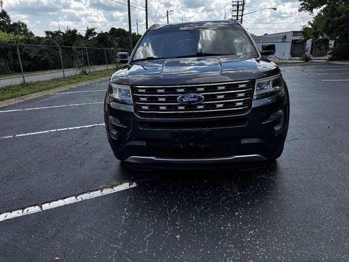 Smoked Quartz Metallic Tinted Clearcoat 2017 Ford Explorer XLT